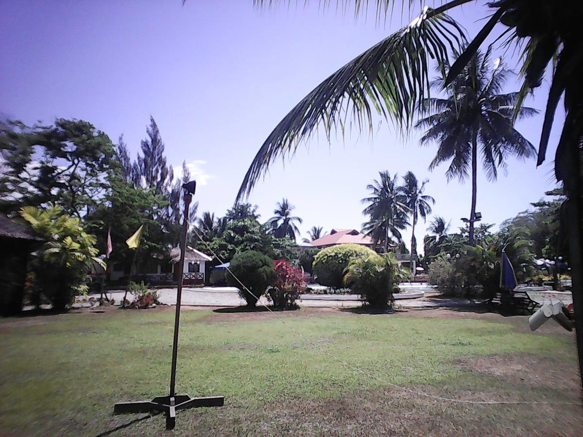 Отель Gazebo Pools And Restaurant Cabadbaran Экстерьер фото