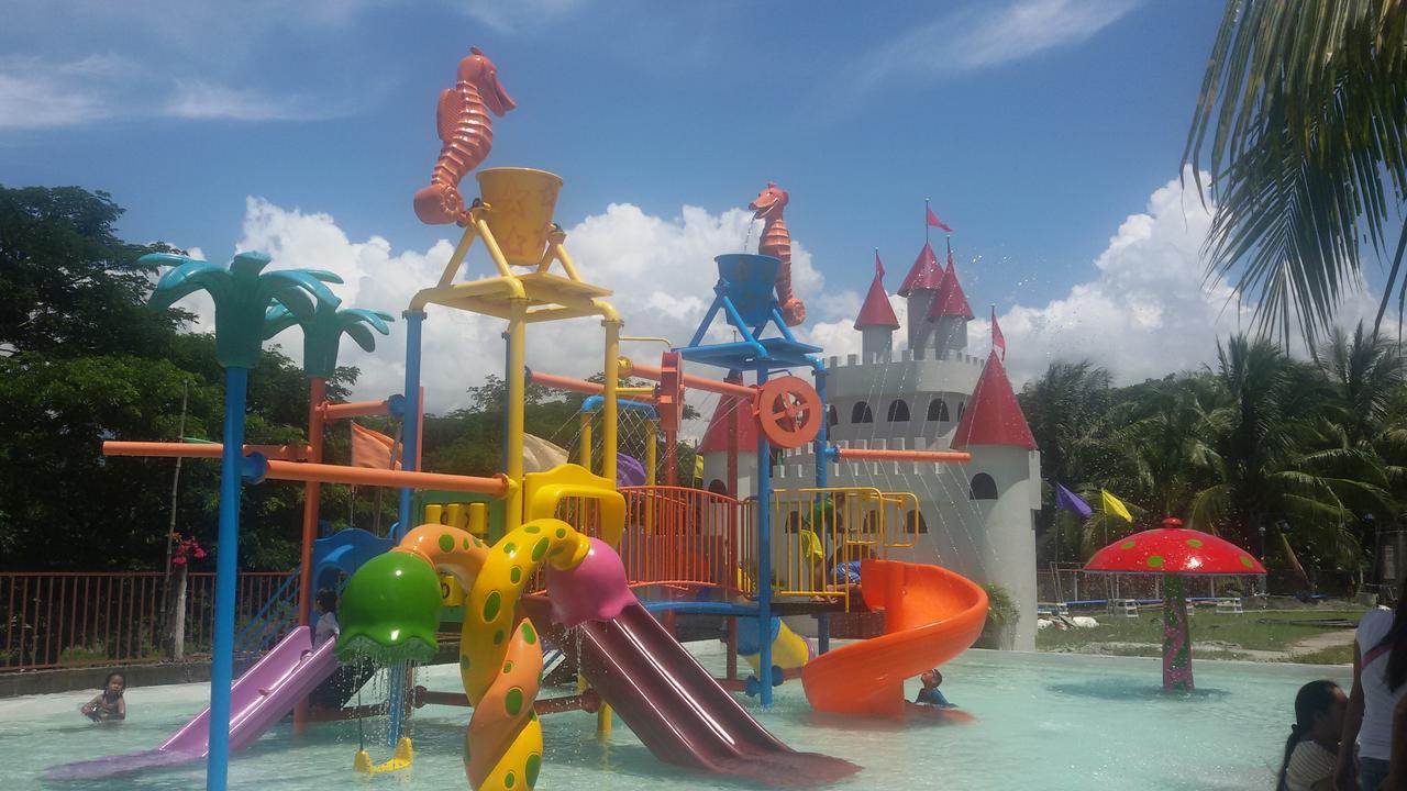 Отель Gazebo Pools And Restaurant Cabadbaran Экстерьер фото